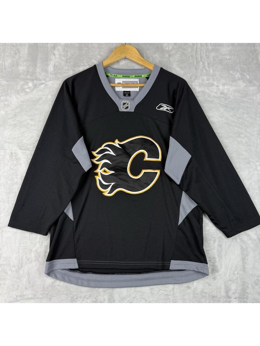 Reebok Calgary Flames Hockey Jersey LS Womens Size L/XL NHL Canada Sporty Fan